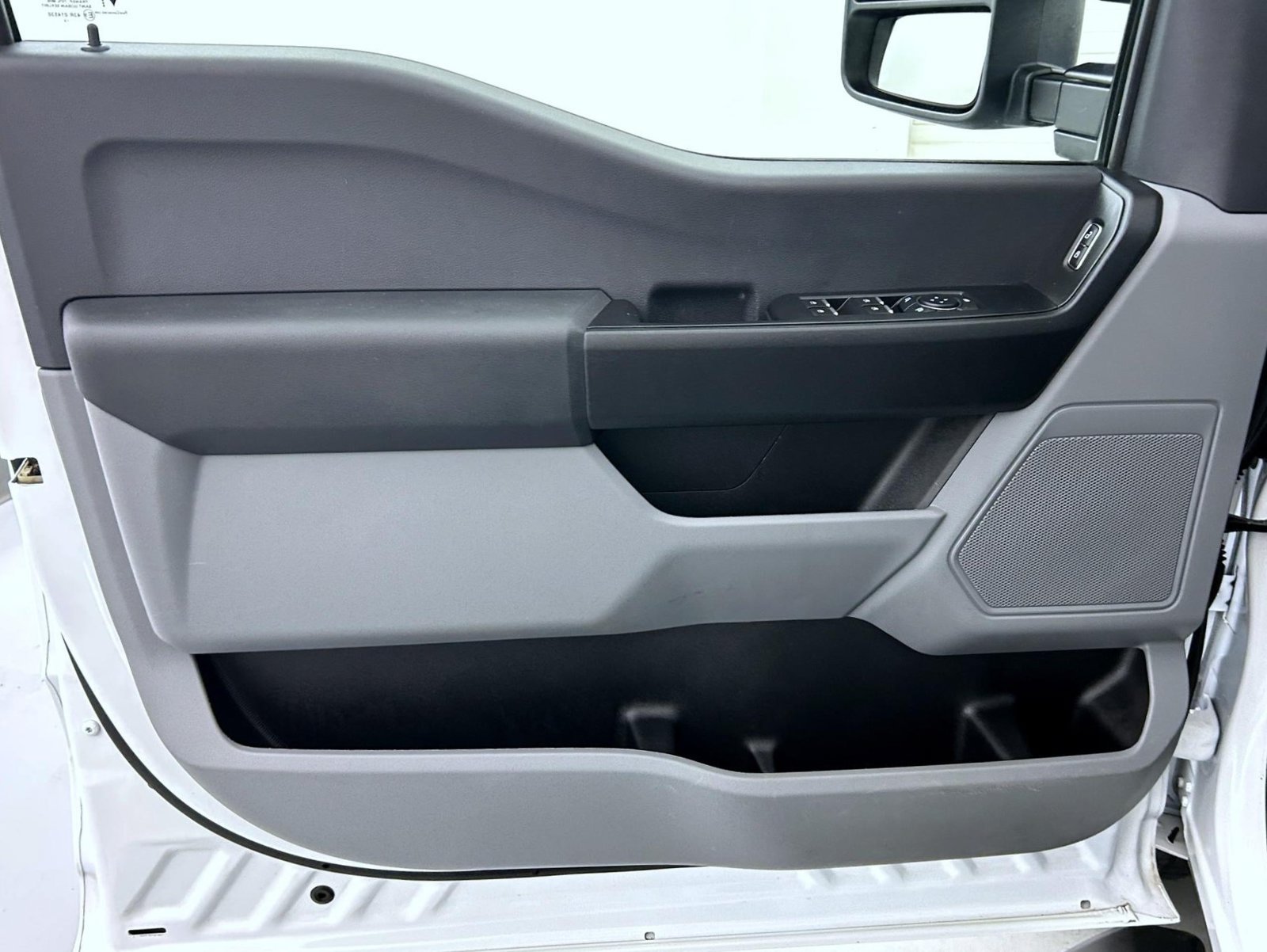 Used 2026 White Ford XL image 9