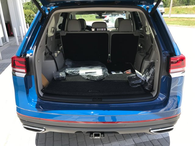 New 2026 Mountain Lake Blue Metallic Volkswagen 2.0T SEL image 30