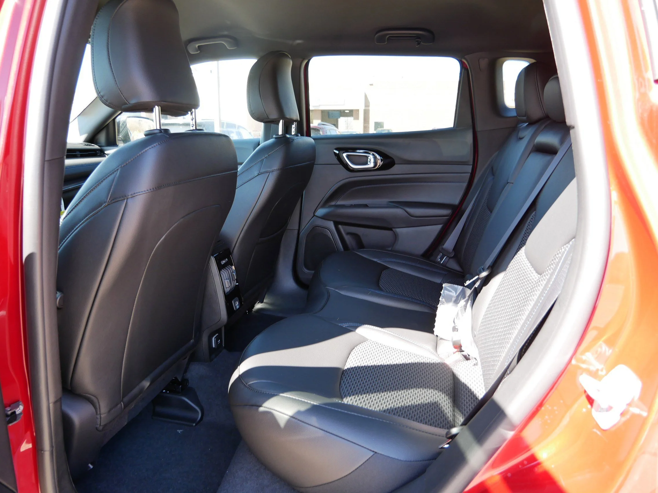 New 2026 Red Hot Pearlcoat Jeep Latitude Altitude image 8