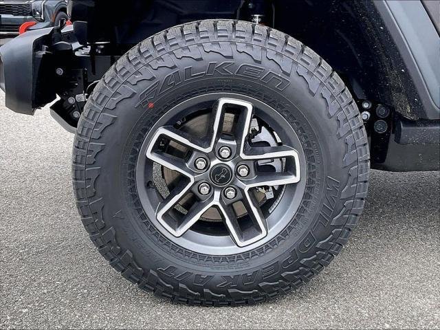 New 2026 Granite Crystal Metallic Clear-Coat Exterior Paint Jeep Mojave image 34