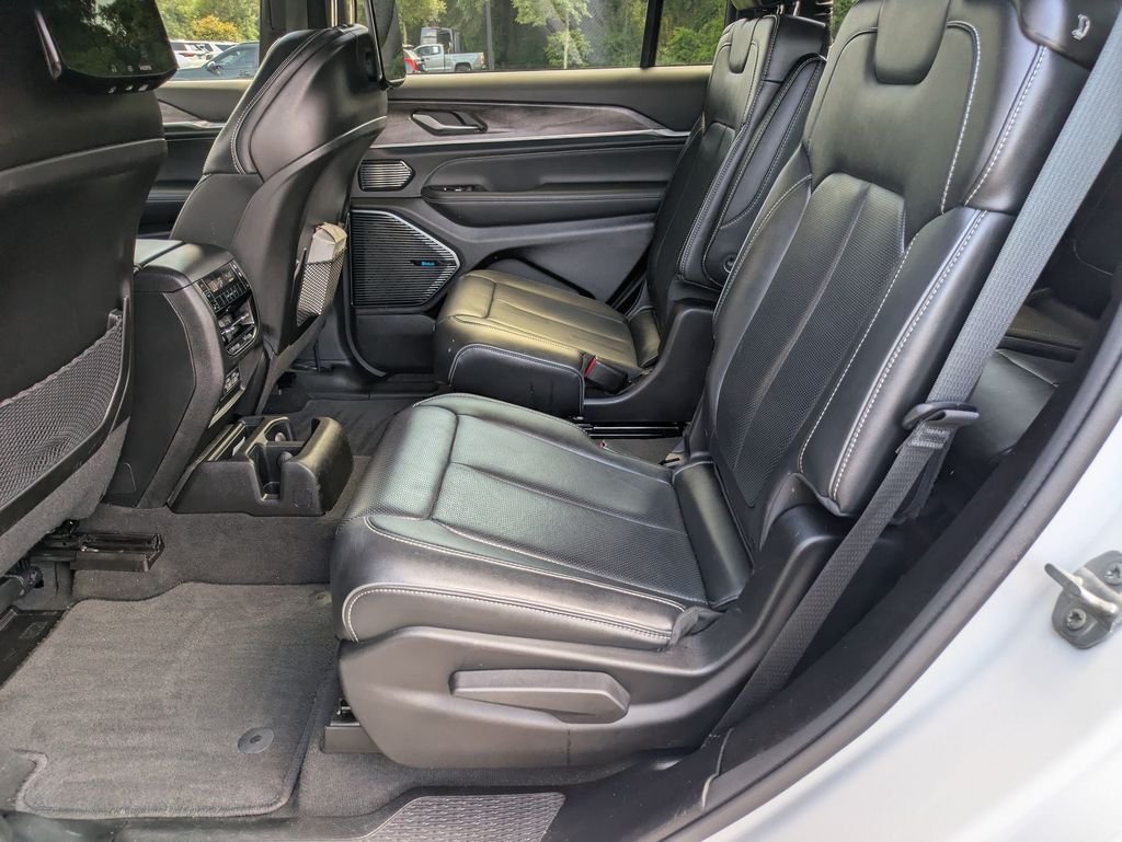 Used 2023 White Jeep Overland image 28