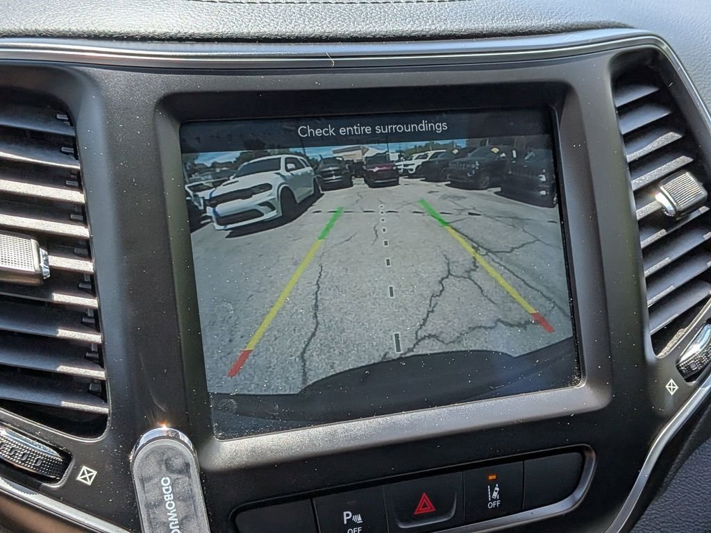 Used 2021 Silver Jeep Latitude Lux image 19