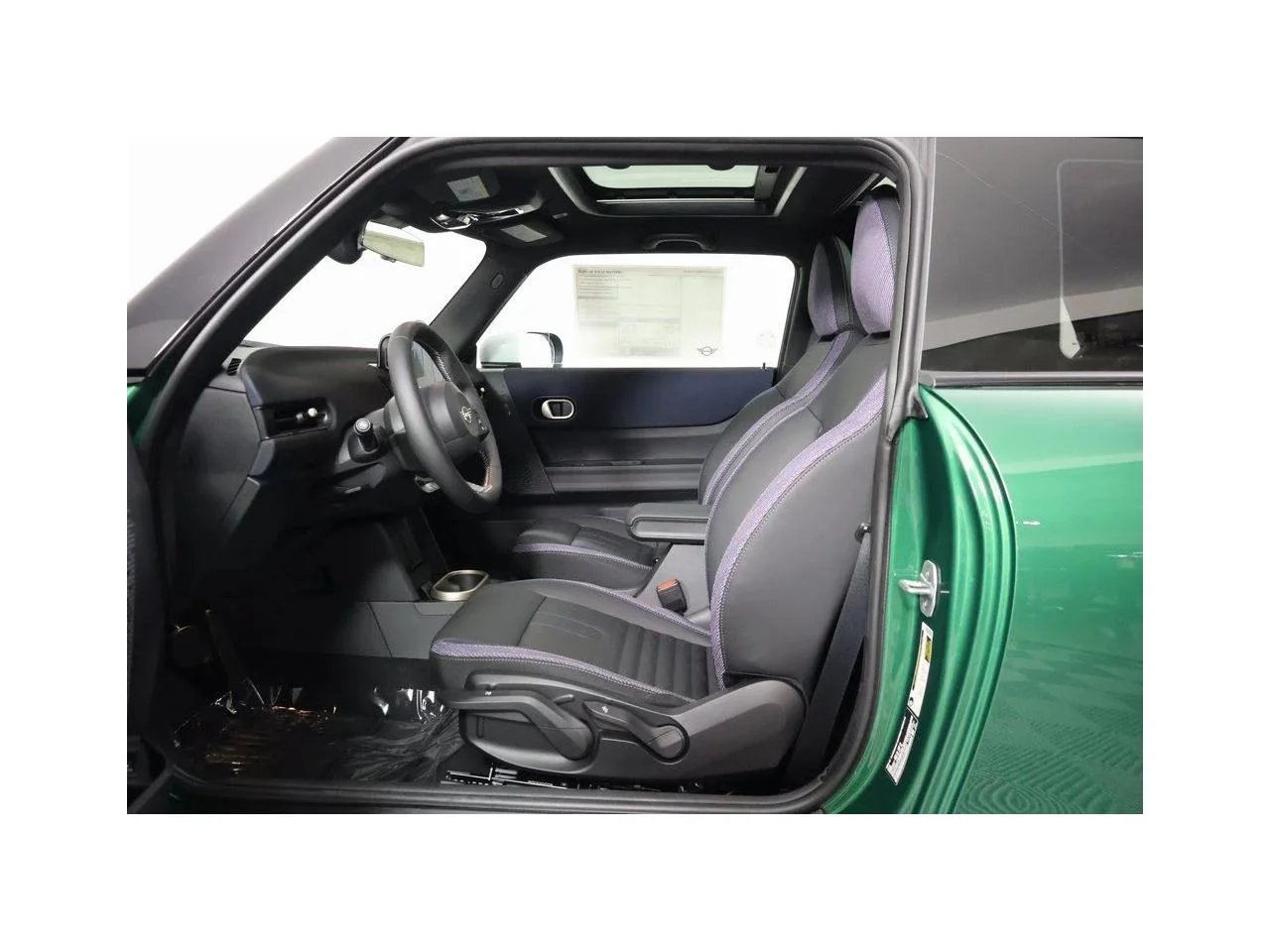 New 2026 British Racing Green IV Metallic MINI SIGNATURE PLUS image 5