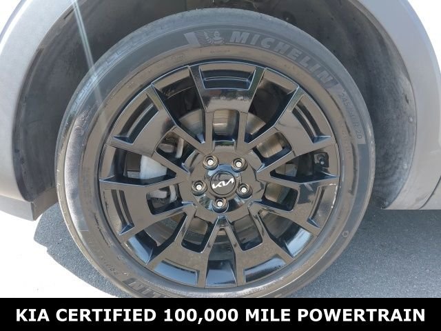 Used 2022 White Kia SX image 10