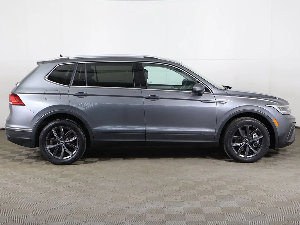 Used 2023 Platinum Gray Metallic Volkswagen 2.0T SE image 19