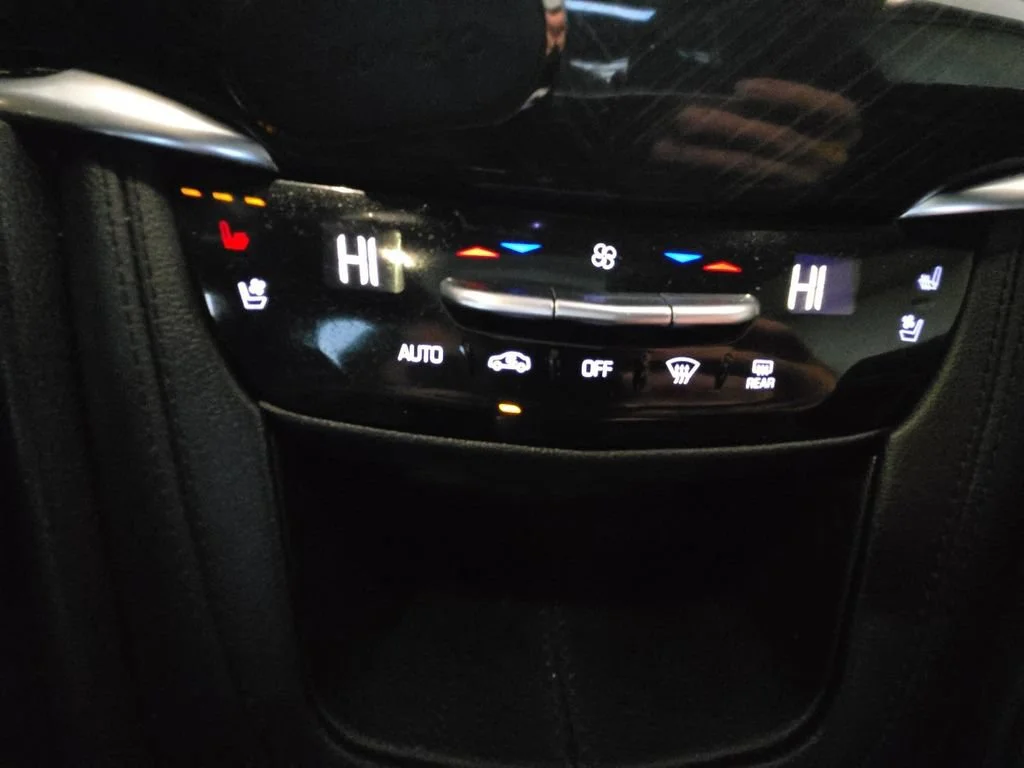 Used 2021 SATIN STEEL METALLIC Cadillac Premium Luxury image 17