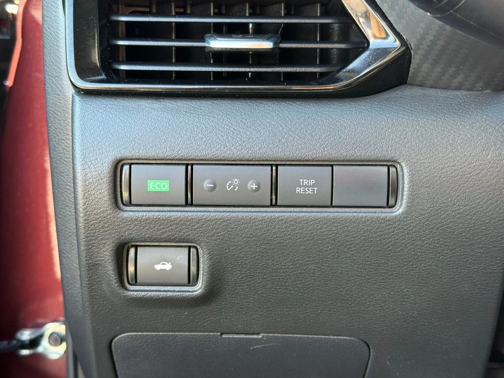 Used 2024  Nissan SV image 21