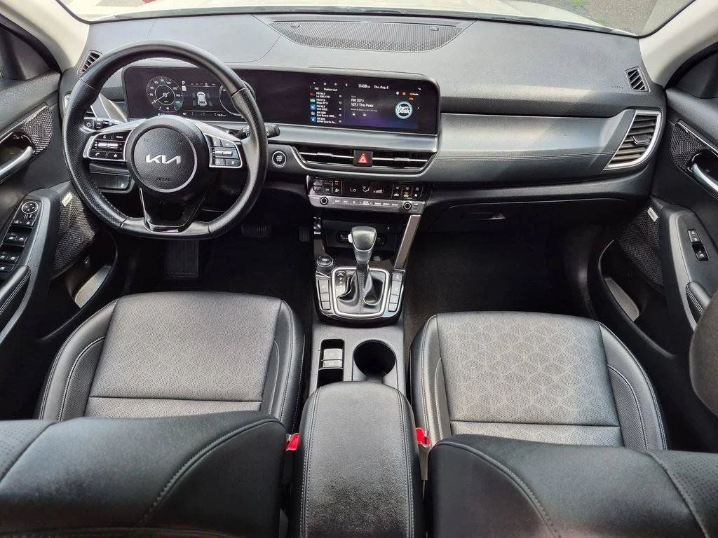 Used 2024 White Kia SX image 21