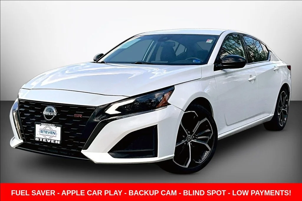 Used 2024 White Nissan 2.5 SR image 3