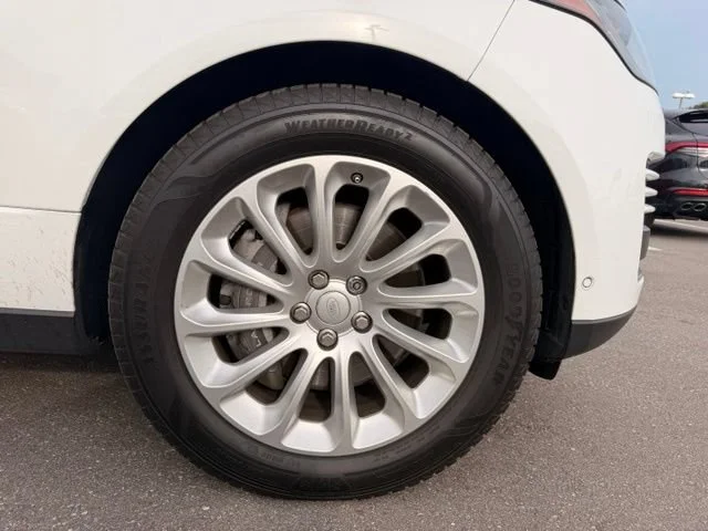 Used 2018 White Land Rover HSE image 20