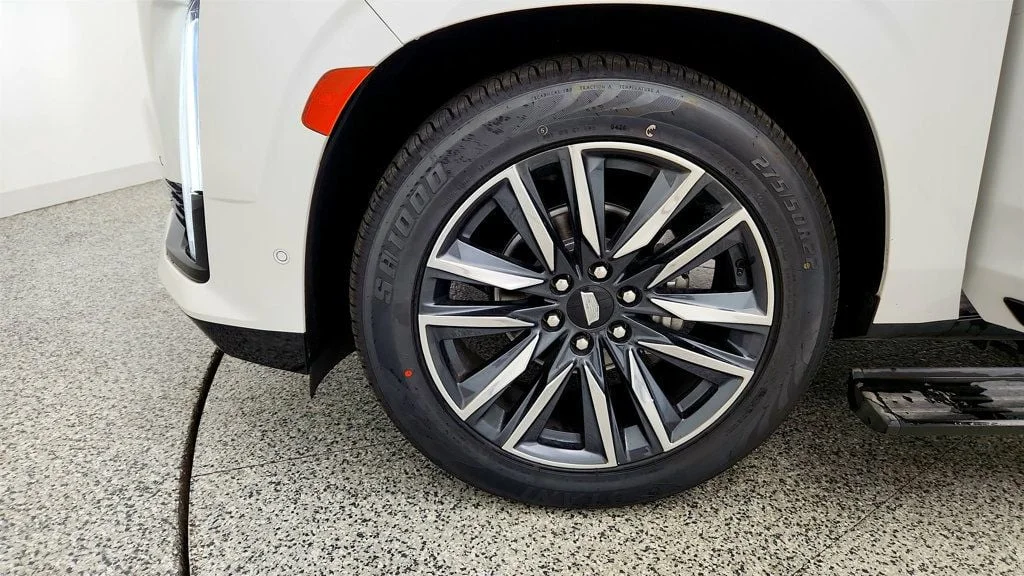 Used 2024 Crystal White Tricoat Cadillac 4WD 4dr Sport w/ Touring Pkg, Full Leather & Power Steps image 9