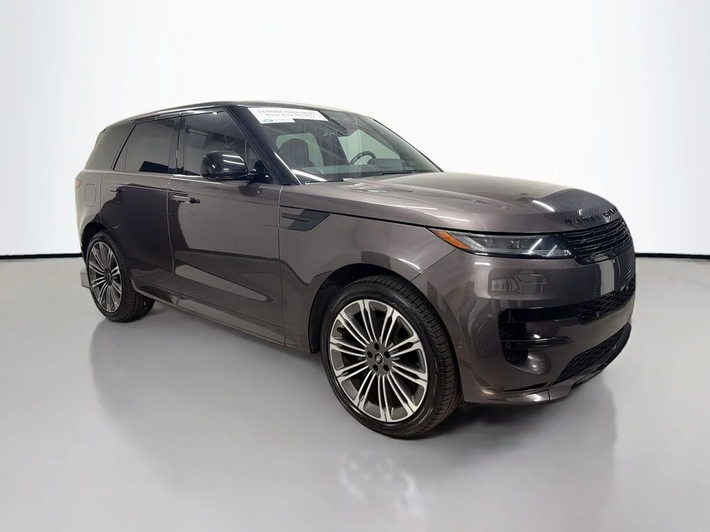 Certified Used 2024  Land Rover Dynamic SE image 7