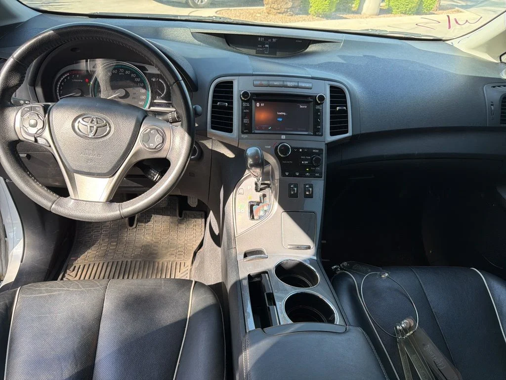 Used 2013 White Toyota XLE image 7