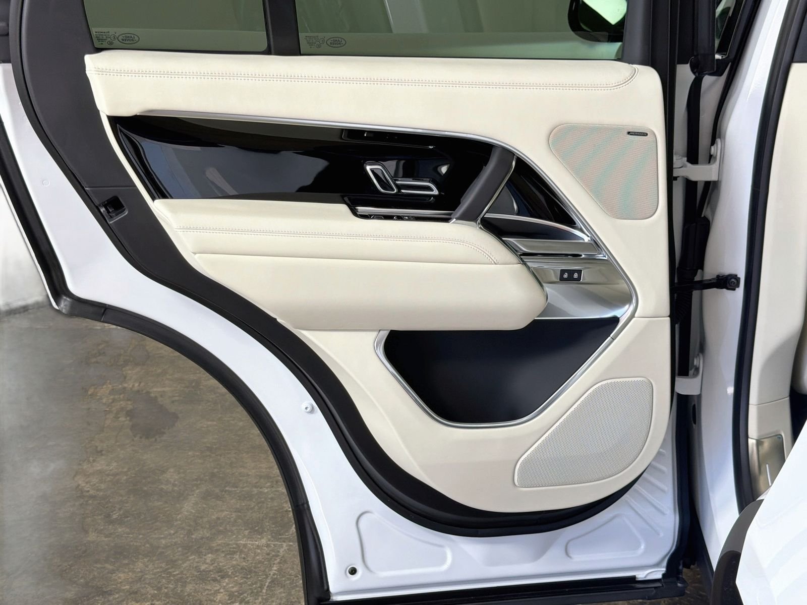 New 2026 Fuji White Land Rover SE image 26