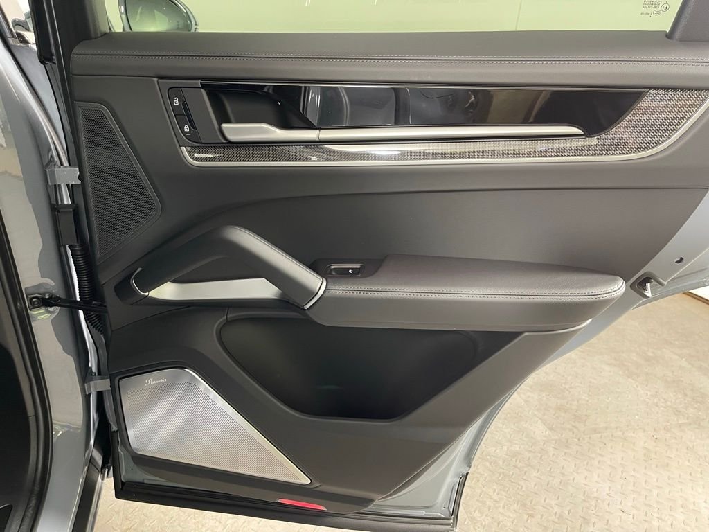 2025 Porsche Cayenne Coup Turbo E-Hybrid - Photo 17