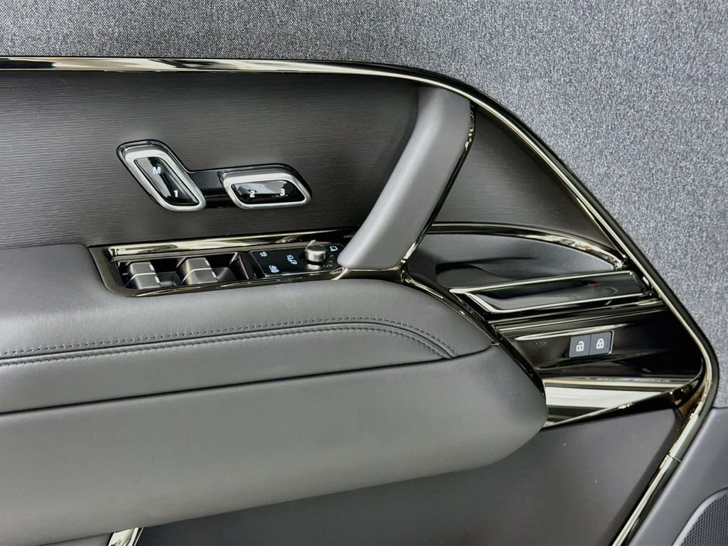 New 2027 Fuji White Land Rover Dynamic SE P400 image 18