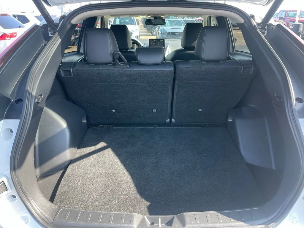 Used 2024 Silver Mitsubishi SE image 30