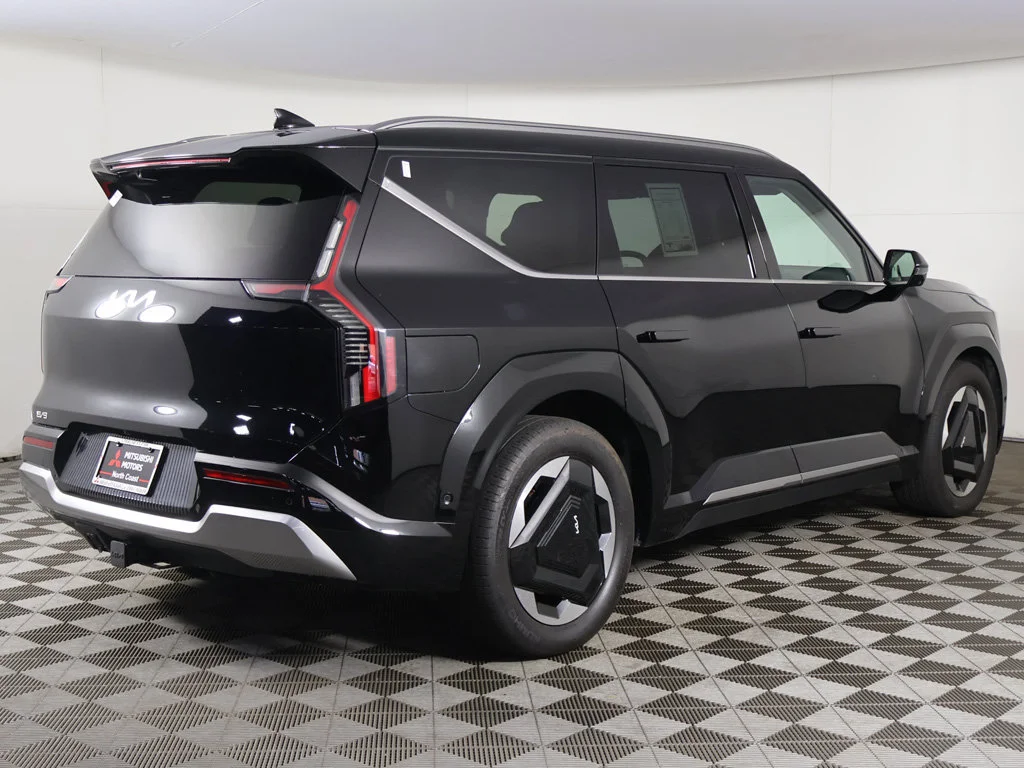 Used 2024 Black Kia Land image 14