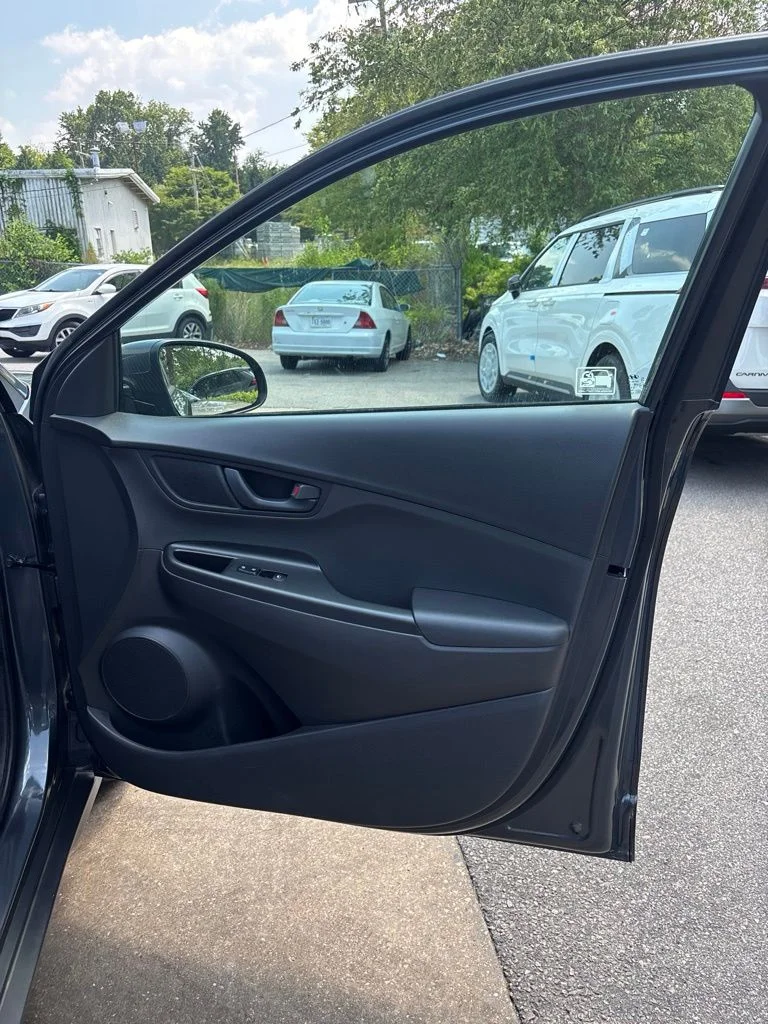 Used 2020 Gray Hyundai SE image 21