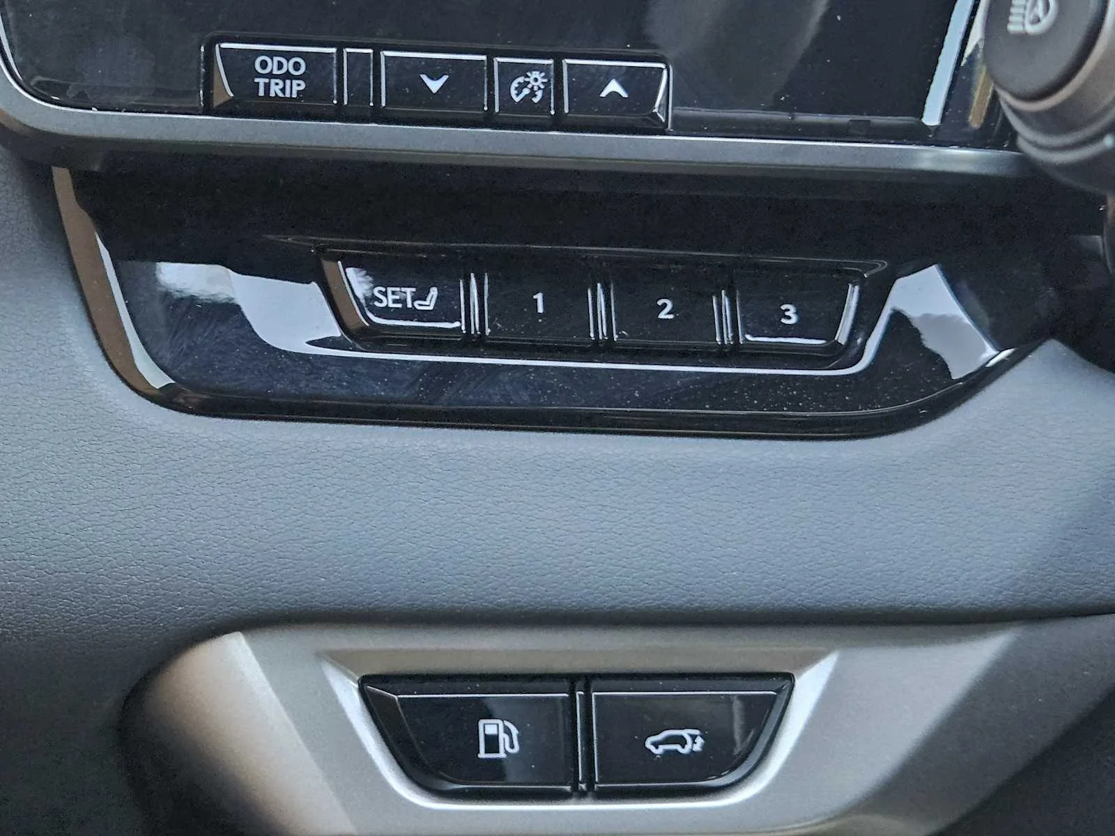 Certified Used 2025 CAVIAR Lexus Premium Plus image 16