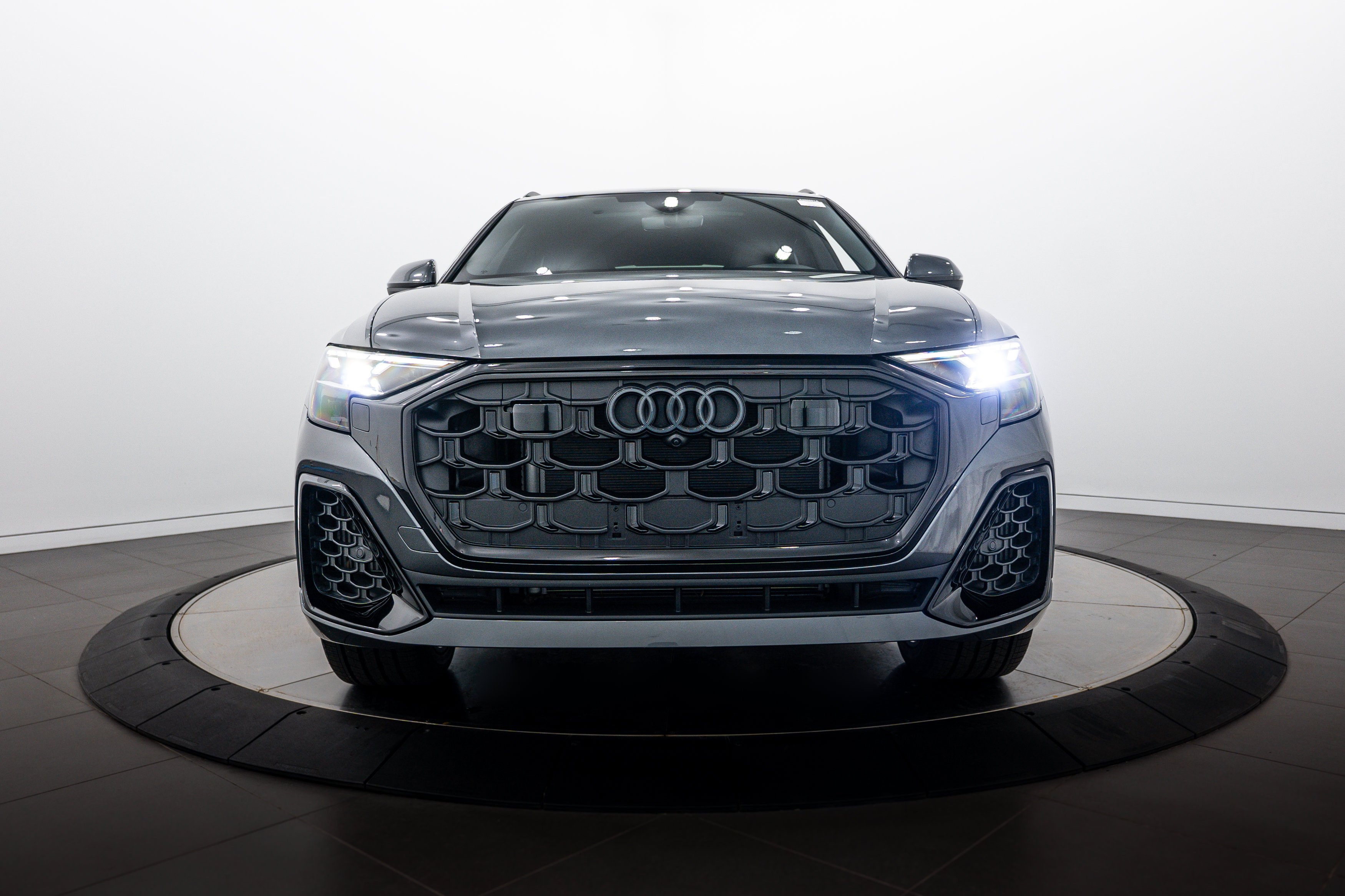 Certified Used 2025 Daytona Gray Pearl Effect Audi Premium Plus image 24