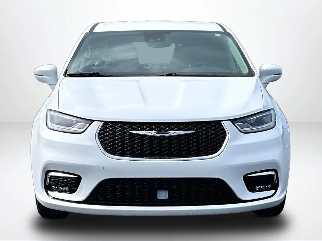 Used 2022 White Chrysler Touring L image 3