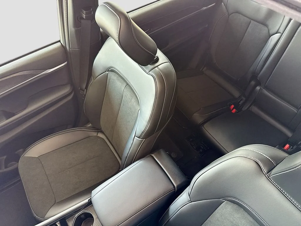 New 2026 Bright White Clearcoat Jeep Laredo Altitude image 24