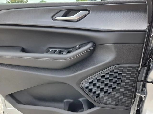 New 2026 Silver Zynith Jeep Laredo X image 19