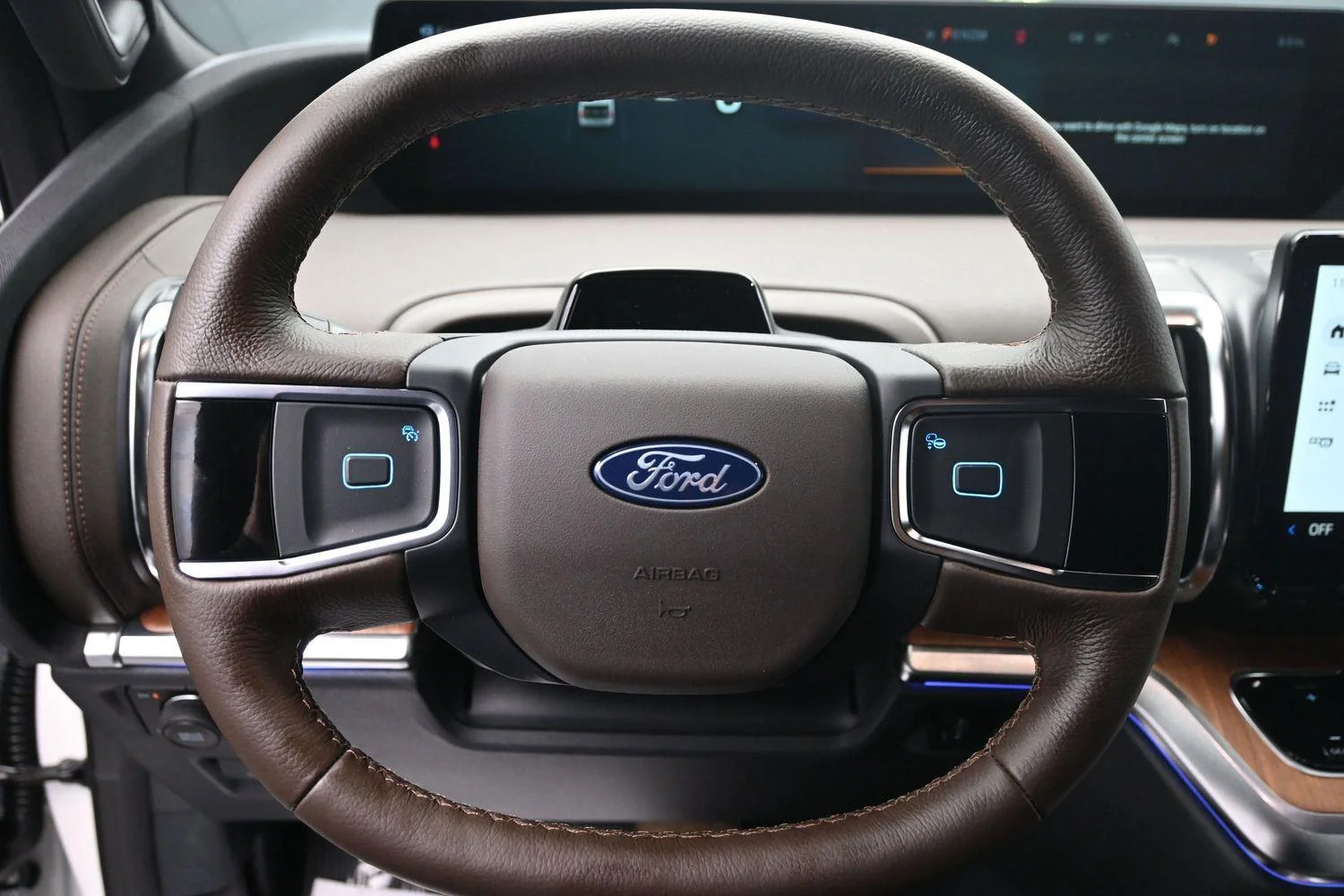 New 2026 Star White Metallic Tri-Coat Ford MAX King Ranch® image 23