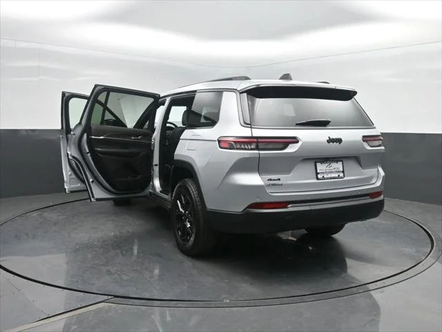 New 2026 Silver Zynith Exterior Paint Jeep Laredo image 44