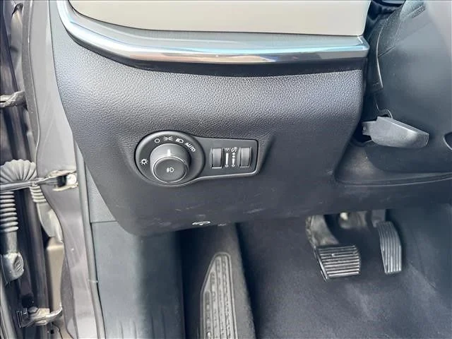 Used 2024 Gray Jeep Limited image 18