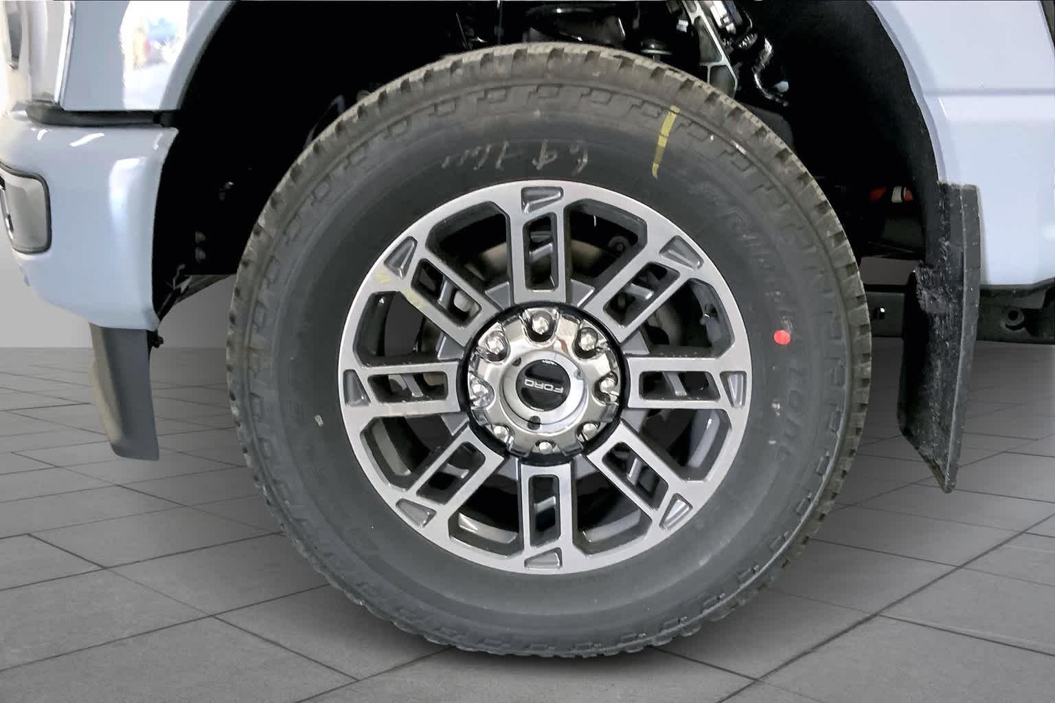 Used 2025 Glacier Gray Metallic Tri-Coat Ford Platinum image 10