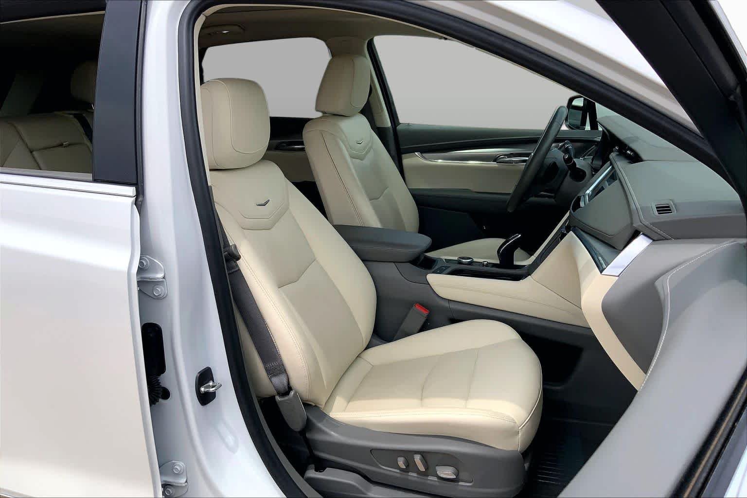 Certified Used 2021 Crystal White Tricoat Cadillac AWD Premium Luxury image 9