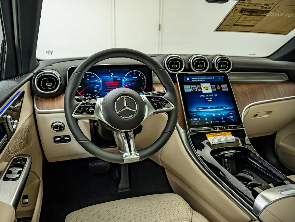 New 2026 Polar White Mercedes-Benz GLC 300 image 30