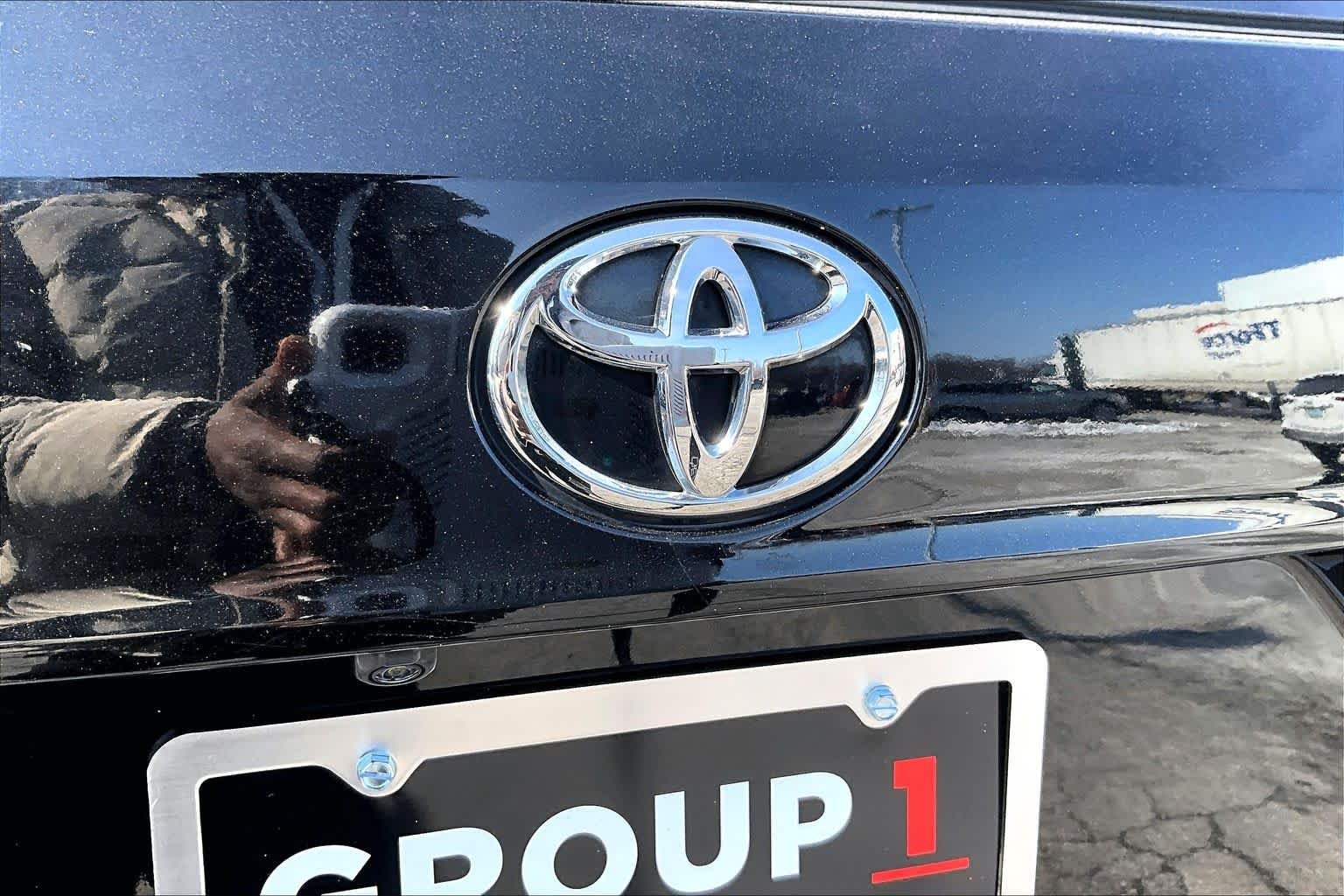 Used 2022 Midnight Black Metallic Toyota LE image 28