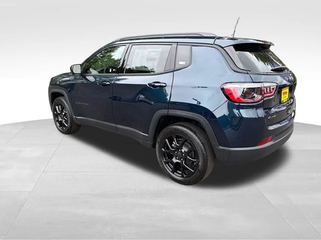 New 2026 Fathom Blue Pearl-Coat Exterior Paint Jeep Latitude image 5
