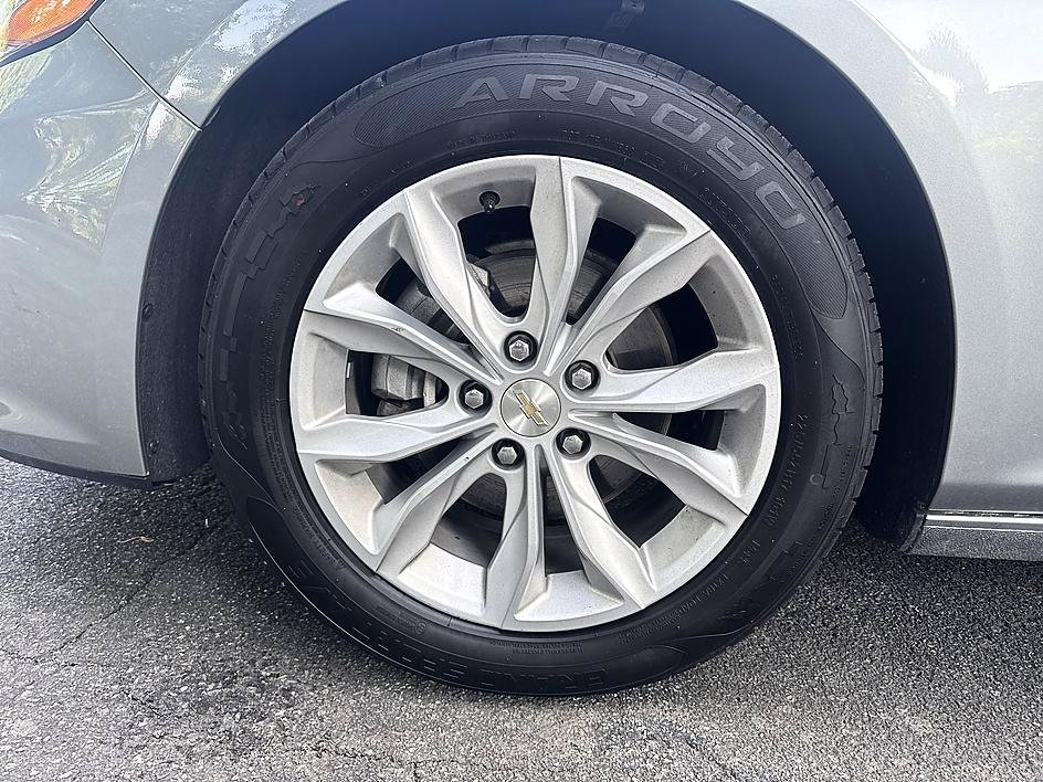 Used 2025 Sterling Gray Metallic Chevrolet LT image 8