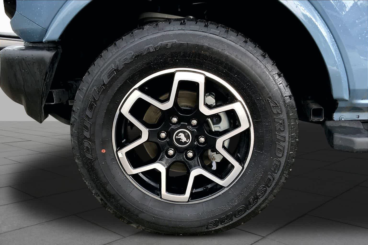 Used 2024 Azure Gray Metallic Tri-Coat Ford Outer Banks image 11