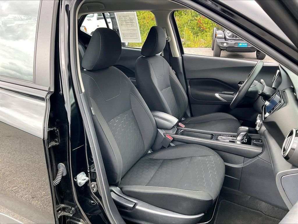 Used 2024 Super Black Nissan SV image 10