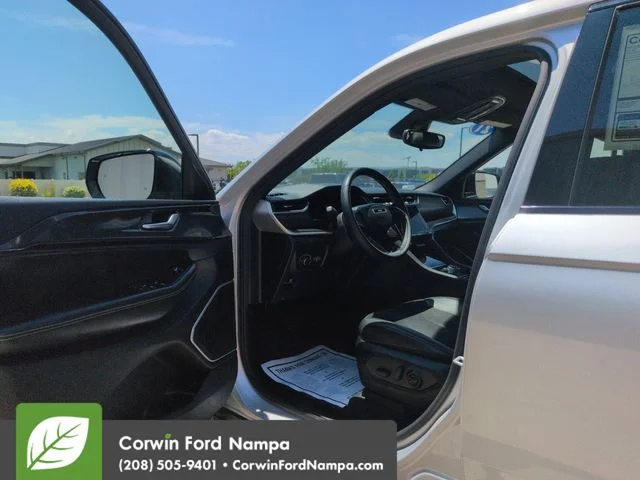 Used 2021 Silver Zynith Jeep  image 9