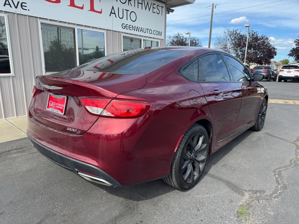 Used 2016 Red Chrysler S image 3