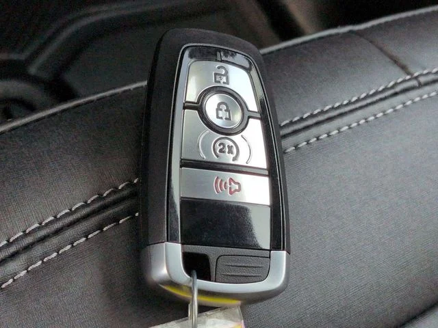 New 2026 Avalanche Gray Ford Badlands® image 29