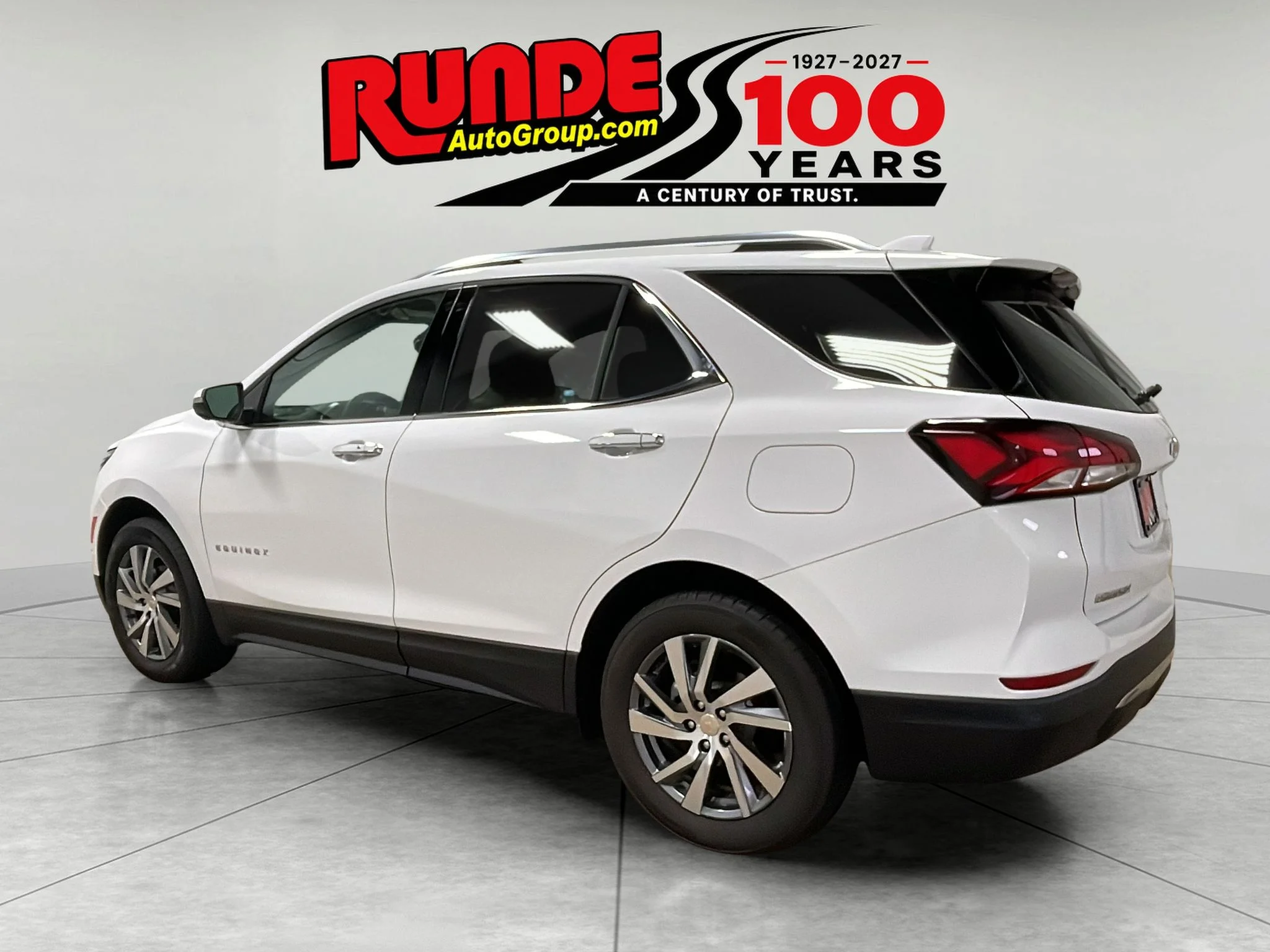 Used 2024 Summit White Chevrolet Premier image 3