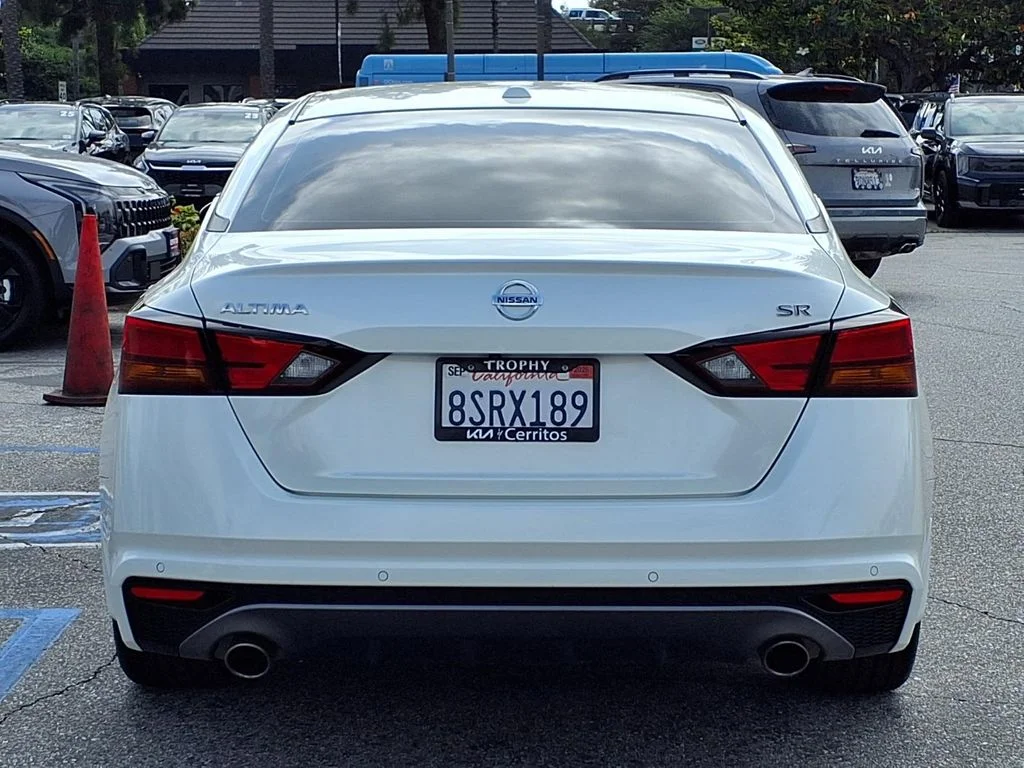Used 2020 White Nissan 2.5 SR image 4