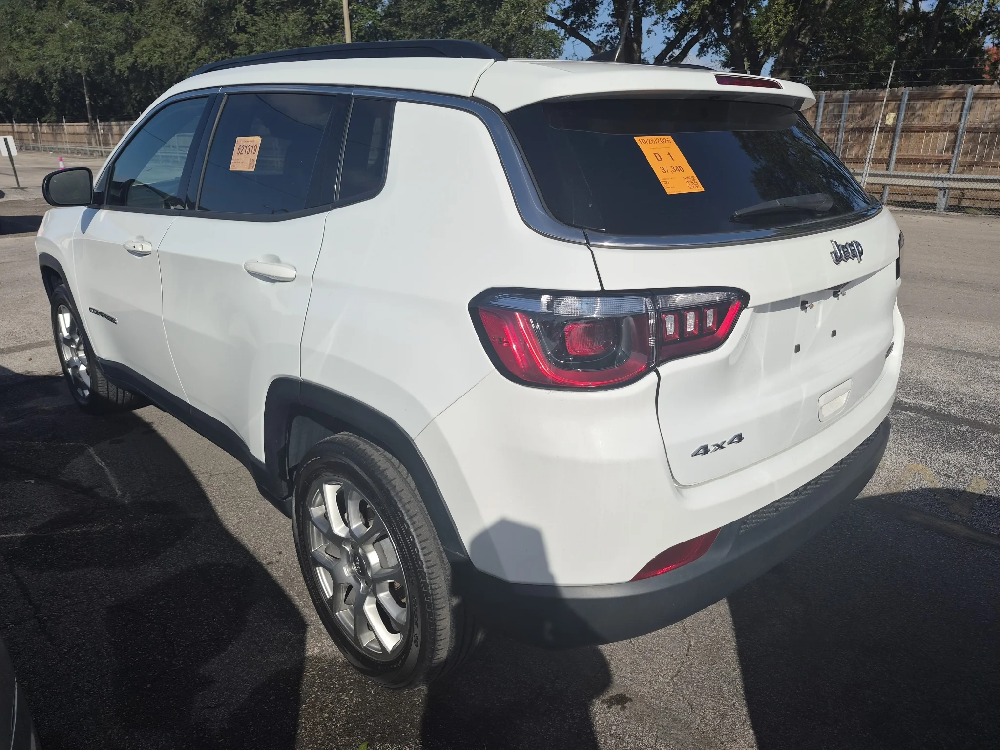 Used 2023 Bright White Clearcoat Jeep Latitude Lux image 3