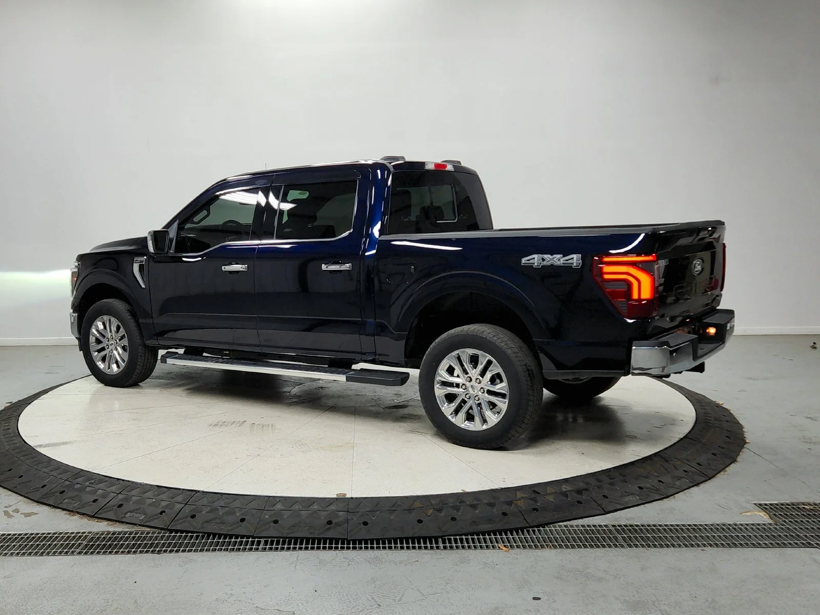 Used 2025 Blue Ford Lariat image 6