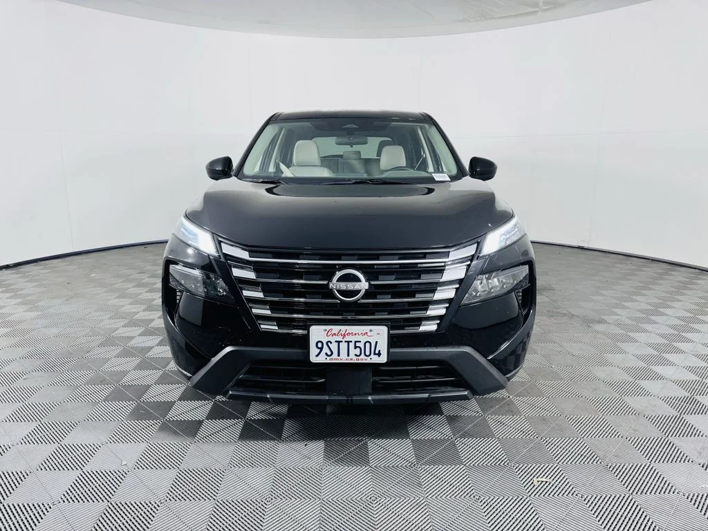 Used 2025 Black Nissan SV image 4