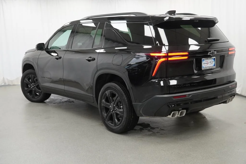 New 2027 Mosaic Black Metallic Chevrolet LT image 5
