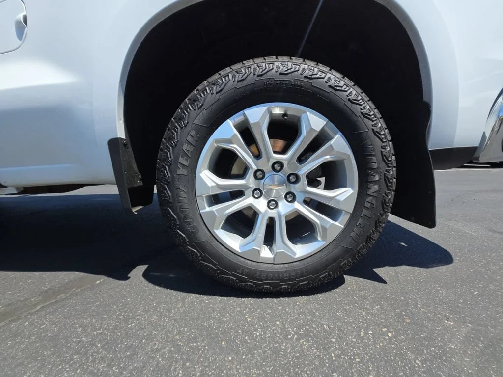 Used 2023 Summit White Chevrolet LTZ image 26