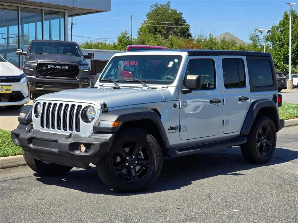 Used 2023 Silver Jeep Sport image 2